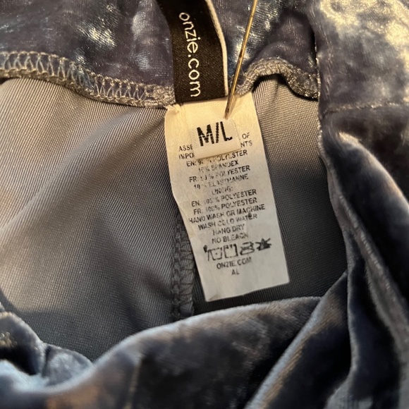 ONZIE Crushed Velvet Flare Leggings/Yoga Athleisure Pants- Size M/L (runs small) - Picture 8 of 11